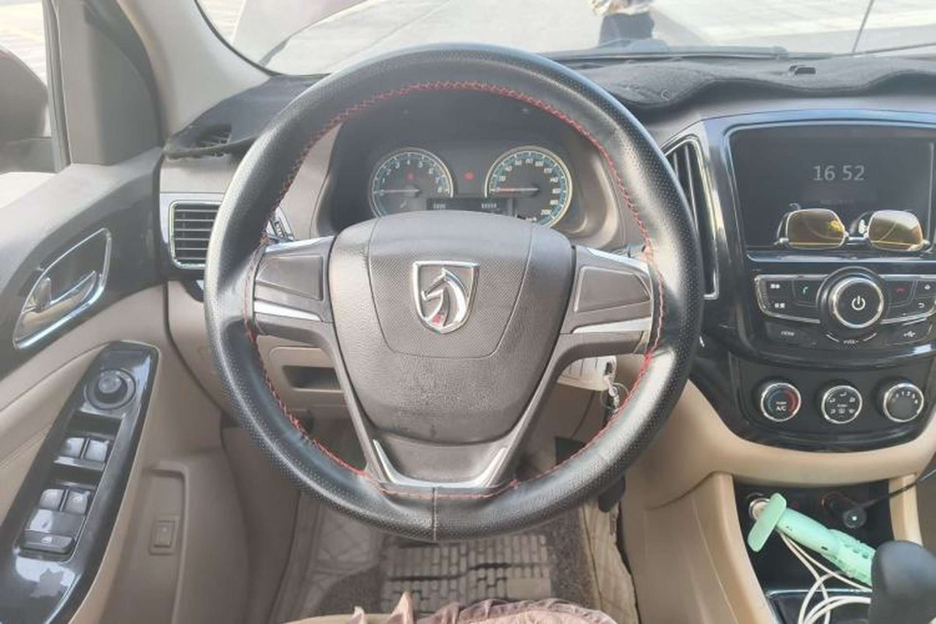 Used Baojun 730 2014 1.5L manual Comfort ESP version 7 seats Steering Wheel