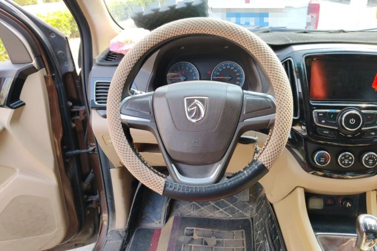 Used Baojun 730 2014 1.5L manual Comfort ESP version 7 seats Steering Wheel