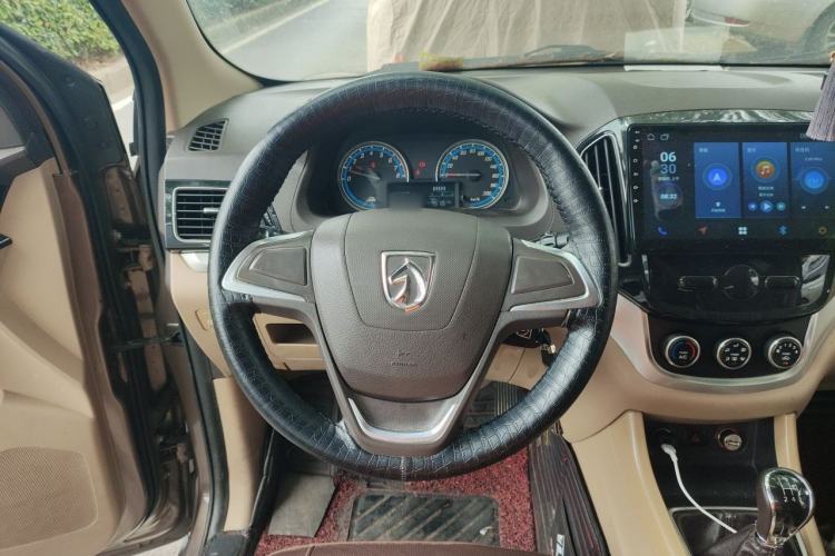 Used Baojun 730 2014 1.5L manual standard trim 7 seats Steering Wheel