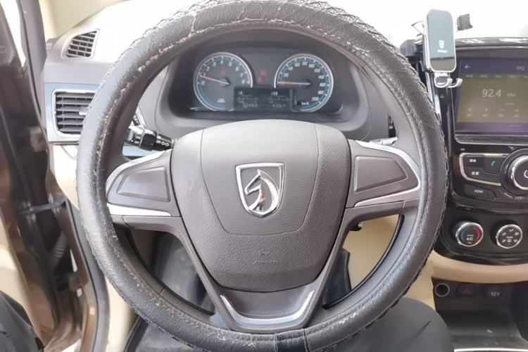 Used Baojun 730 2014 1.5L manual Comfort ESP version 7 seats Steering Wheel