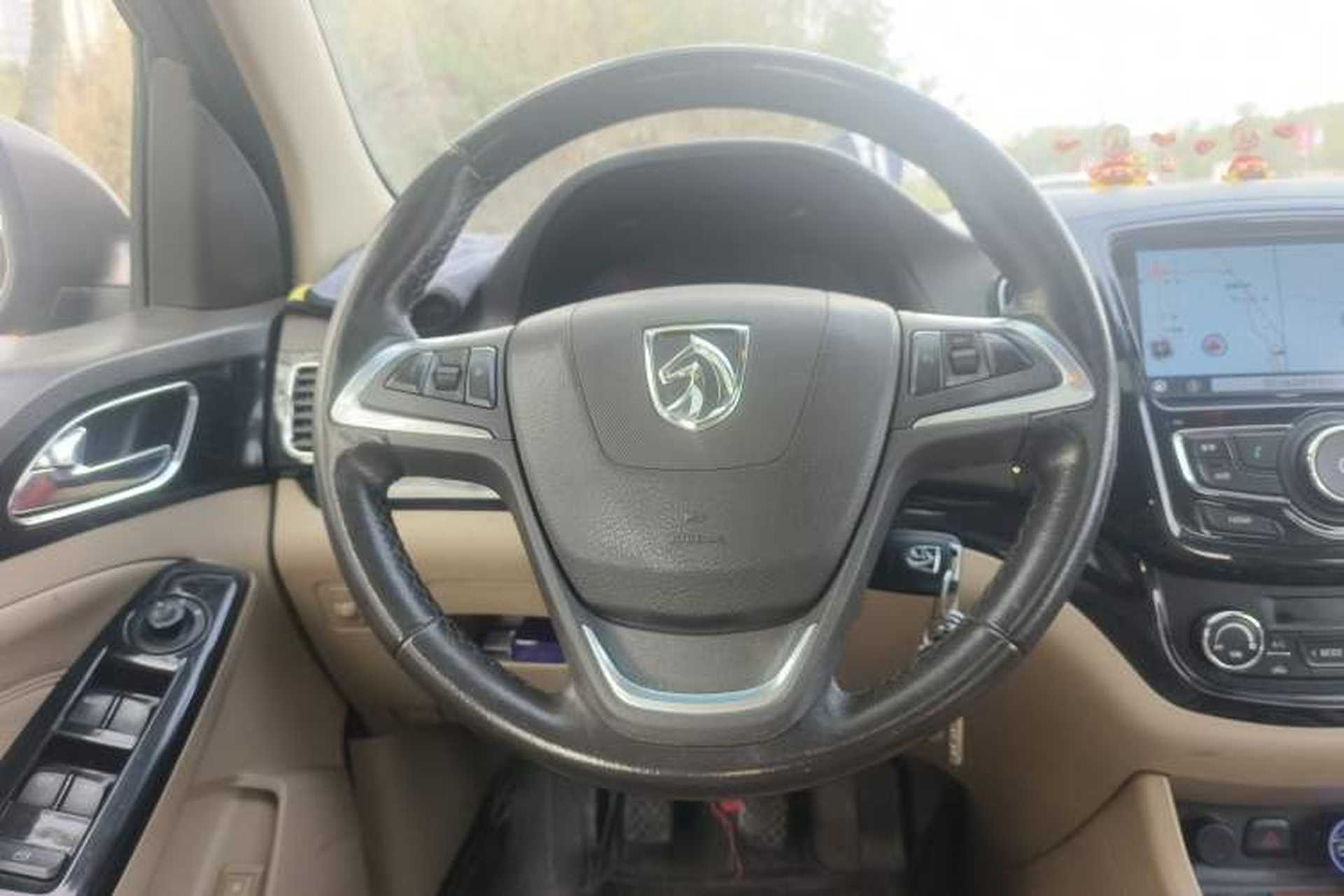 Used Baojun 730 2014 1.5L Manual Luxury Navigation ESP Version 7 Seats Steering Wheel