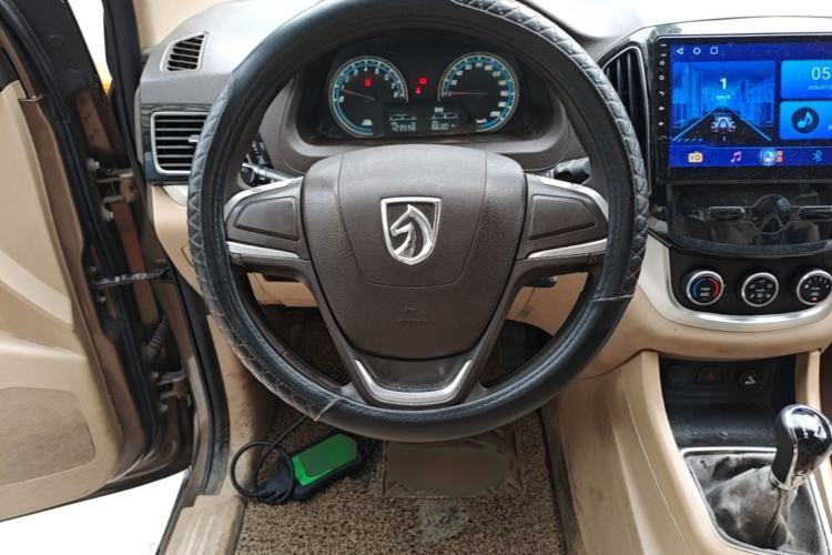 Used Baojun 730 2014 1.5L manual standard trim 7 seats Steering Wheel