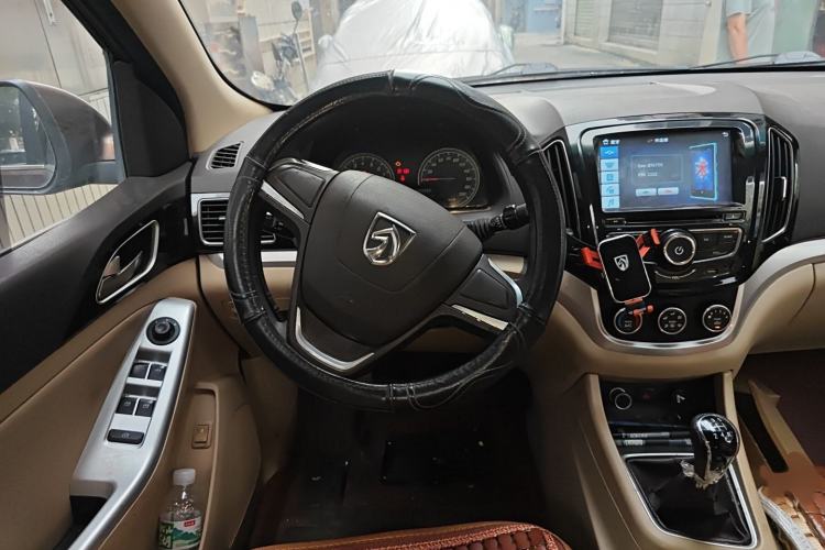 Used Baojun 730 2014 1.5L manual standard trim 7 seats Steering Wheel