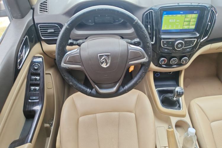 Used Baojun 730 2014 1.5L manual Comfort version 7 seats Steering Wheel