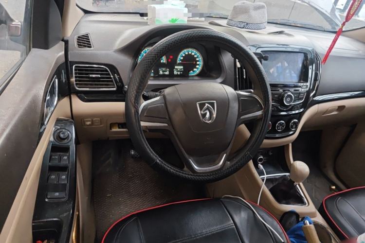 Used Baojun 730 2014 1.5L manual Comfort version 7 seats Steering Wheel