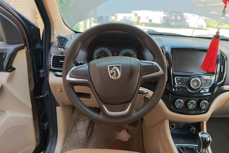 Used Baojun 730 2014 1.5L manual Comfort version 7 seats Steering Wheel