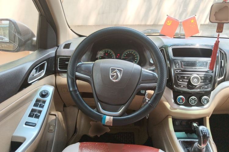 Used Baojun 730 2014 1.5L manual standard trim 7 seats Steering Wheel