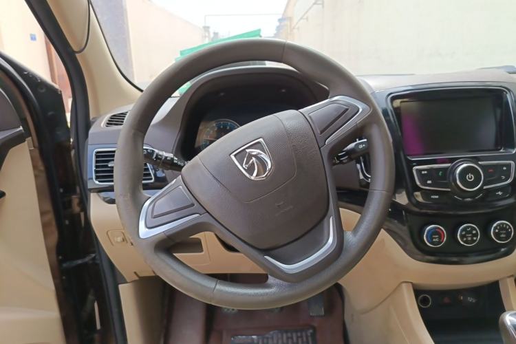 Used Baojun 730 2014 1.5L manual Comfort version 7 seats Steering Wheel