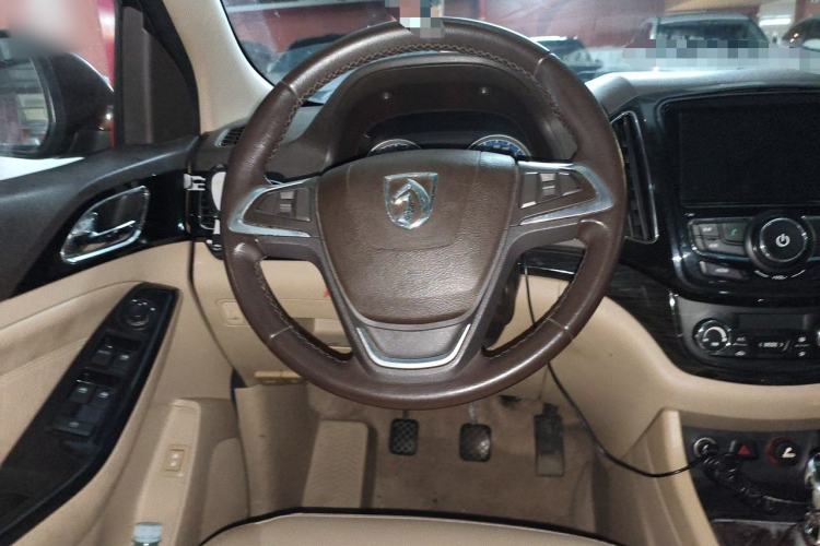 Used Baojun 730 2014 1.5L Manual Luxury Navigation ESP Version 7 Seats Steering Wheel