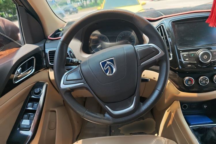 Used Baojun 730 2014 1.5L manual Comfort version 7 seats Steering Wheel