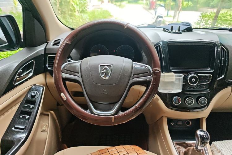 Used Baojun 730 2014 1.5L manual Comfort version 7 seats Steering Wheel