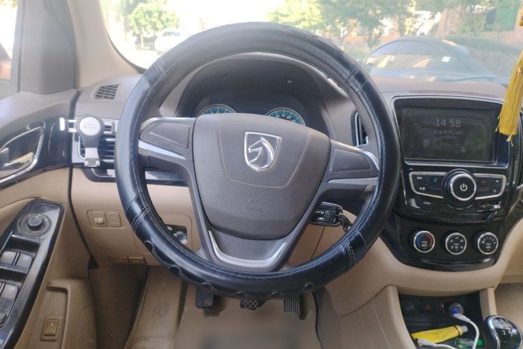 Used Baojun 730 2014 1.5L manual Comfort ESP version 7 seats Steering Wheel