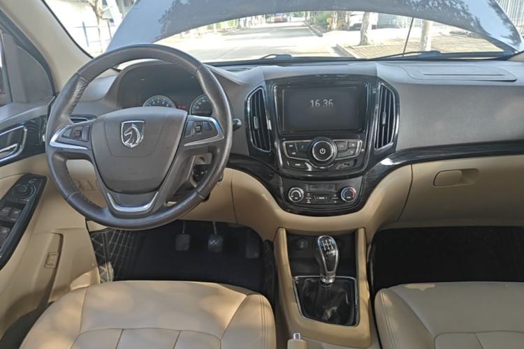 Used Baojun 730 2014 1.5L Manual Luxury Navigation ESP Version 7 Seats Steering Wheel