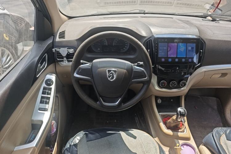 Used Baojun 730 2014 1.5L manual standard trim 7 seats Steering Wheel