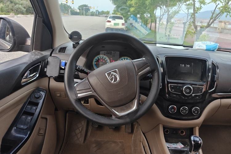 Used Baojun 730 2014 1.5L manual Comfort version 7 seats Steering Wheel