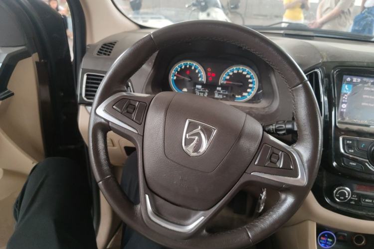 Used Baojun 730 2014 1.5L Manual Luxury Navigation ESP Version 7 Seats Steering Wheel