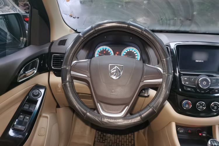 Used Baojun 730 2014 1.5L manual Comfort version 7 seats Steering Wheel