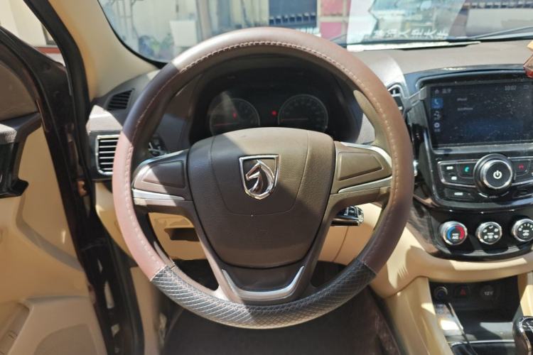 Used Baojun 730 2014 1.5L manual Comfort version 7 seats Steering Wheel
