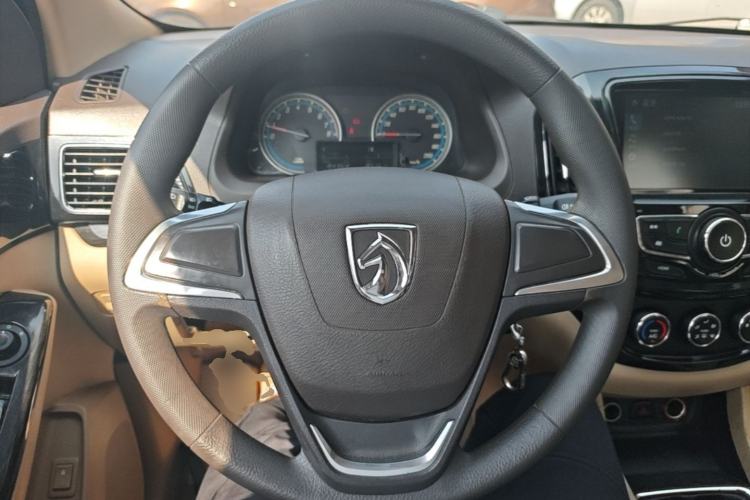 Used Baojun 730 2014 1.5L manual Comfort ESP version 7 seats Steering Wheel