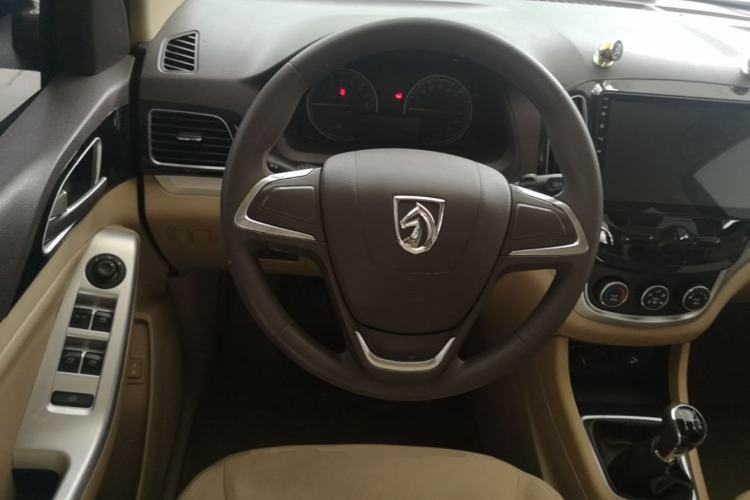 Used Baojun 730 2014 1.5L manual standard trim 7 seats Steering Wheel