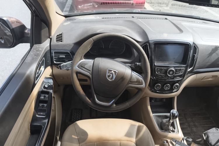 Used Baojun 730 2014 1.5L manual Comfort ESP version 7 seats Steering Wheel