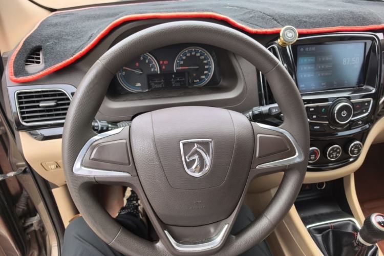Used Baojun 730 2014 1.5L manual Comfort version 7 seats Steering Wheel