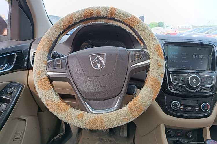 Used Baojun 730 2014 1.5L manual Comfort version 7 seats Steering Wheel