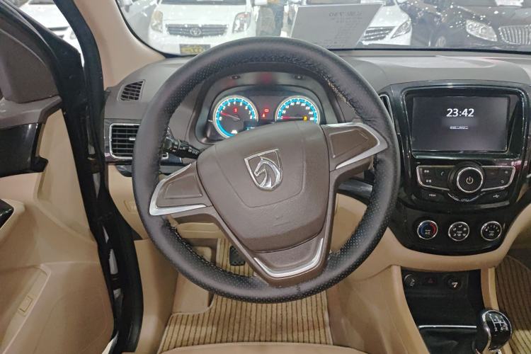 Used Baojun 730 2014 1.5L manual Comfort version 7 seats Steering Wheel