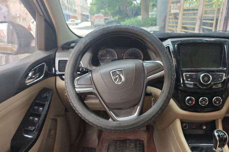 Used Baojun 730 2014 1.5L manual Comfort ESP version 7 seats Steering Wheel