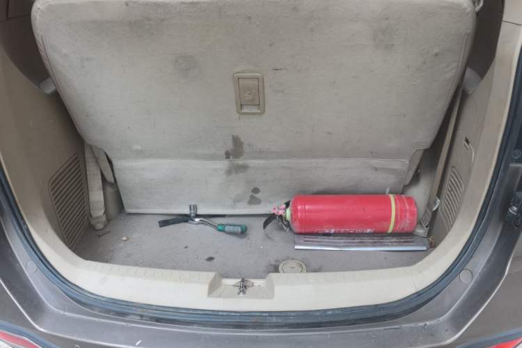Used Baojun 730 2014 1.5L manual Comfort version 7 seats Trunk