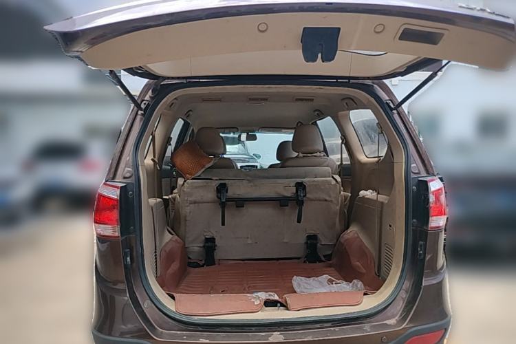 Used Baojun 730 2014 1.5L manual Comfort version 7 seats Trunk