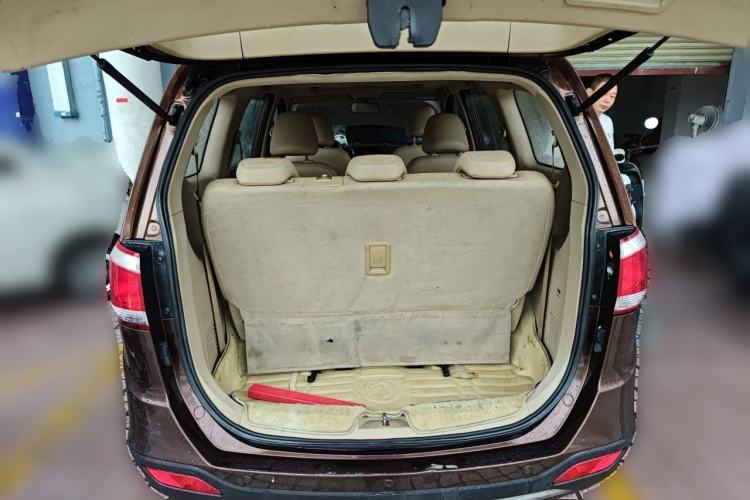 Used Baojun 730 2014 1.5L manual luxury trim 7 seats Trunk
