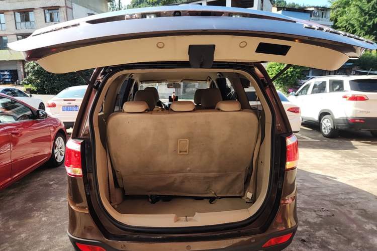 Used Baojun 730 2014 1.5L manual Comfort ESP version 7 seats Trunk