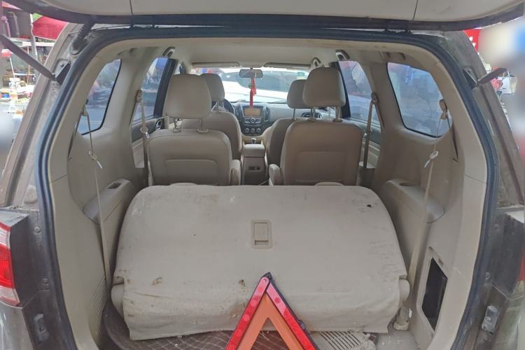 Used Baojun 730 2014 1.5L manual Comfort ESP version 7 seats Trunk