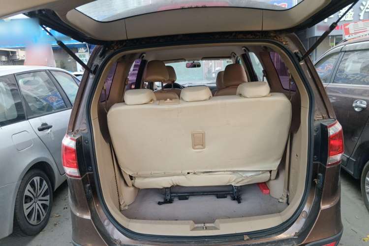 Used Baojun 730 2014 1.5L manual standard trim 7 seats Trunk