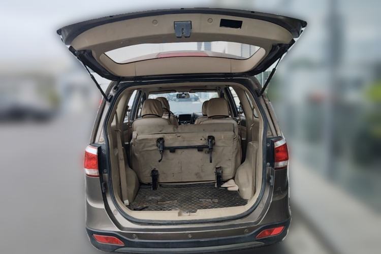 Used Baojun 730 2014 1.5L manual luxury trim 7 seats Trunk