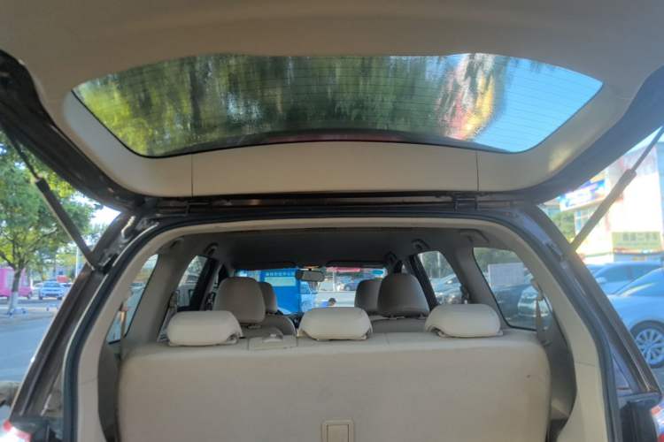 Used Baojun 730 2014 1.5L manual Comfort ESP version 7 seats Trunk