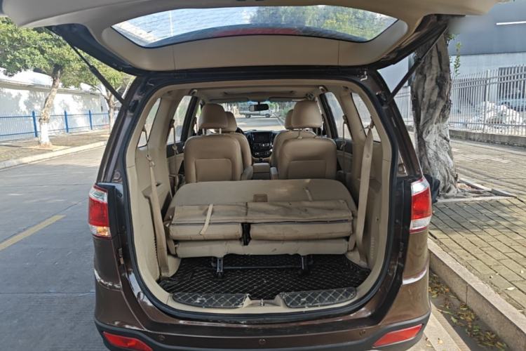 Used Baojun 730 2014 1.5L Manual Luxury Navigation ESP Version 7 Seats Trunk