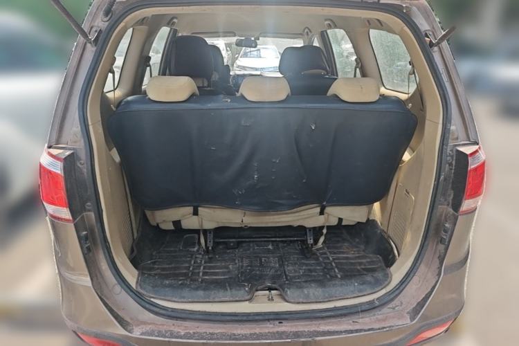 Used Baojun 730 2014 1.5L manual standard trim 7 seats Trunk