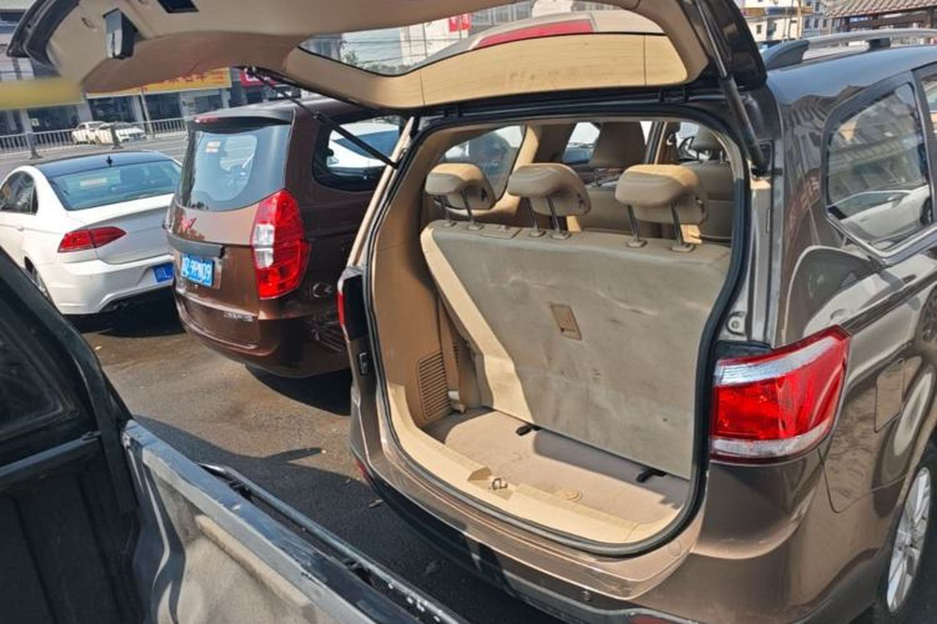 Used Baojun 730 2014 1.5L manual Comfort ESP version 7 seats Trunk