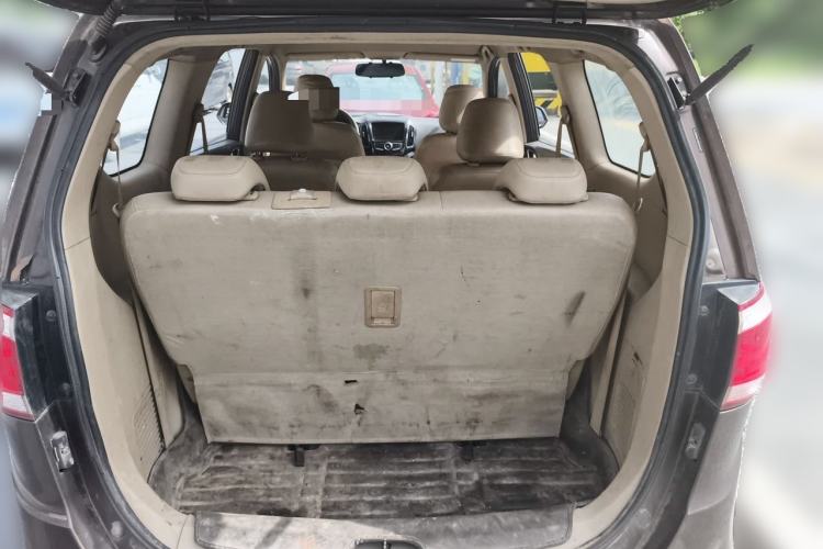 Used Baojun 730 2014 1.5L manual Comfort ESP version 7 seats Trunk
