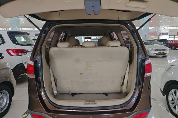 Used Baojun 730 2014 1.5L manual Comfort version 7 seats Trunk