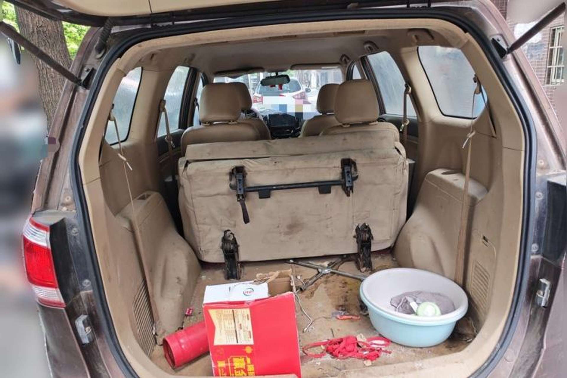 Used Baojun 730 2014 1.5L manual Comfort version 7 seats Trunk