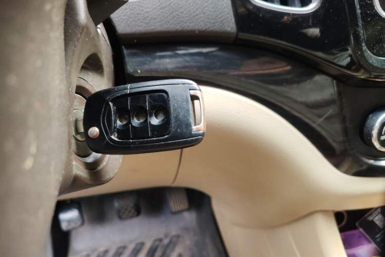 Used Baojun 730 2014 1.5L manual luxury trim 7 seats Vehicle Key
