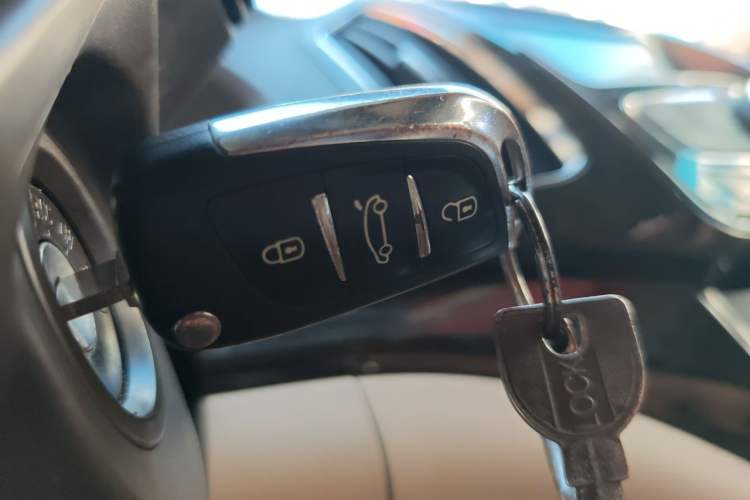 Used Baojun 730 2014 1.5L manual Comfort version 7 seats Vehicle Key