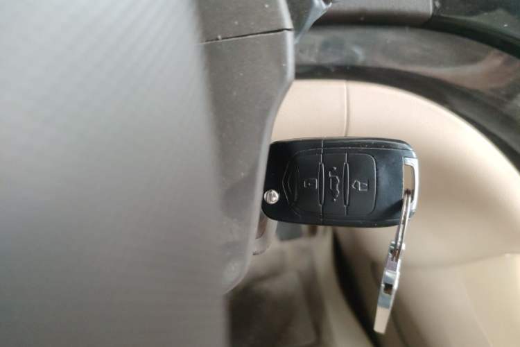 Used Baojun 730 2014 1.5L Manual Luxury Navigation ESP Version 7 Seats Vehicle Key