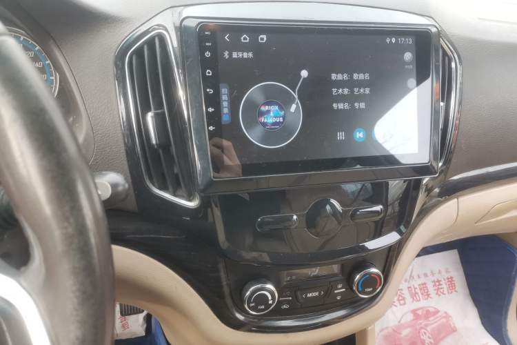 Used Baojun 730 2014 1.5L manual luxury trim 7 seats Audio And AC Panel