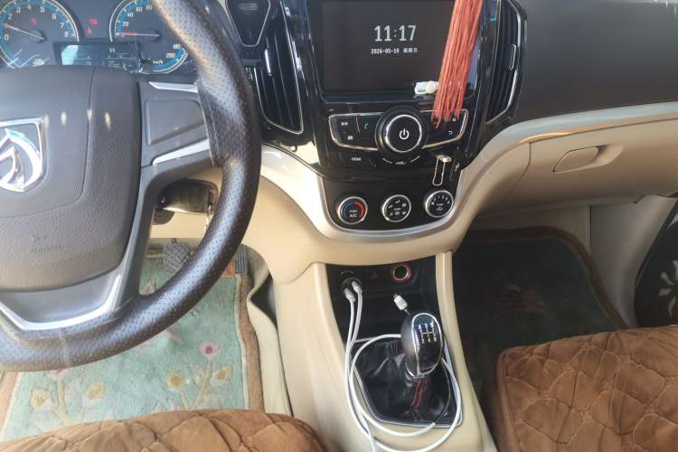 Used Baojun 730 2014 1.5L manual standard trim 7 seats Audio And AC Panel