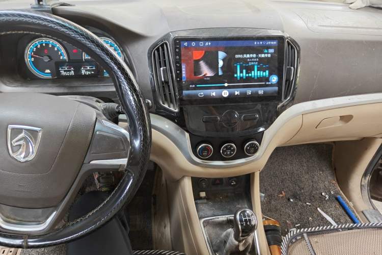 Used Baojun 730 2014 1.5L manual standard version 5 seats Audio And AC Panel