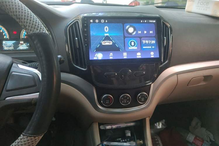 Used Baojun 730 2014 1.5L manual standard trim 7 seats Audio And AC Panel
